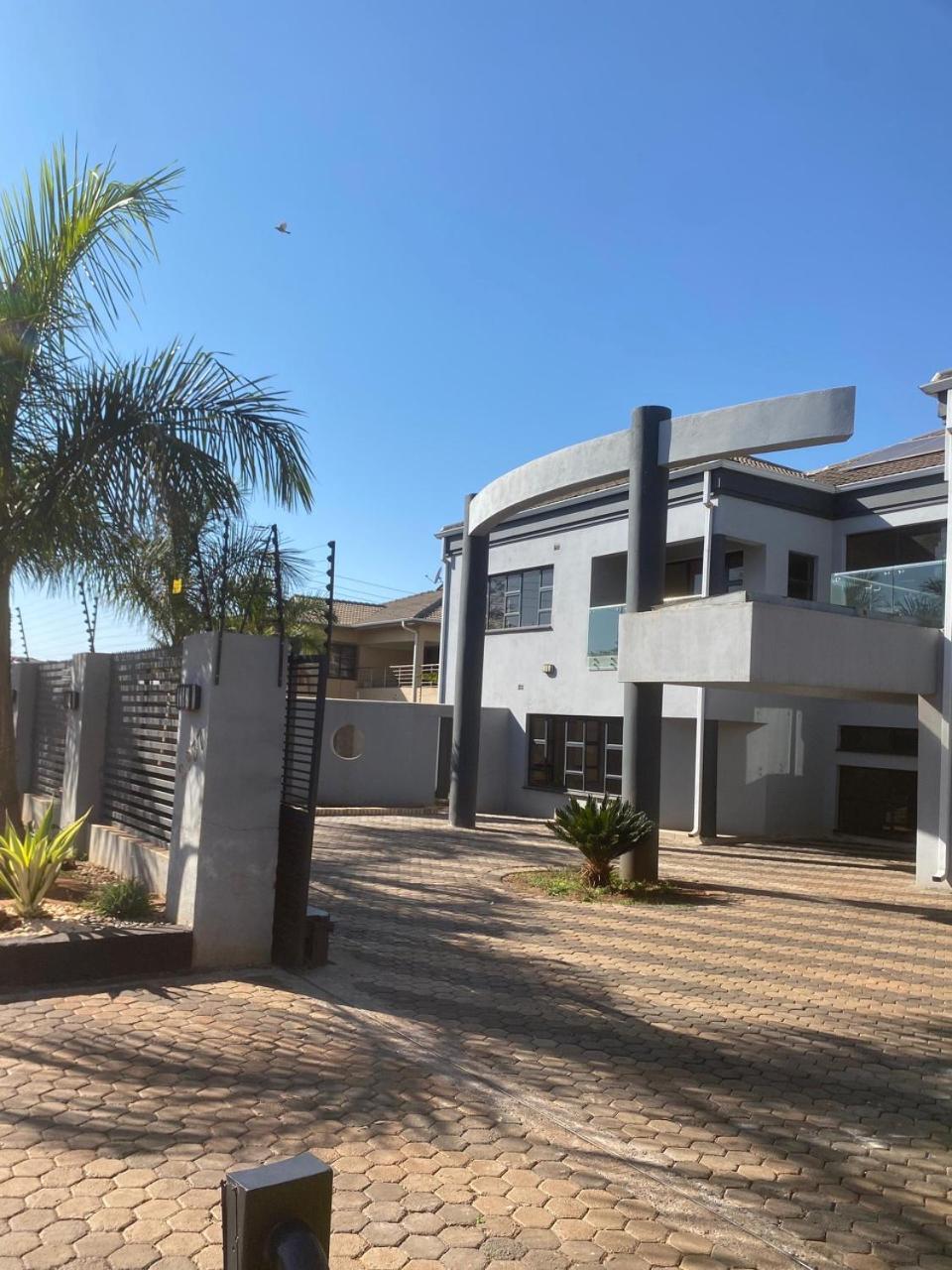 Holiday Villa Harare Bagian luar foto
