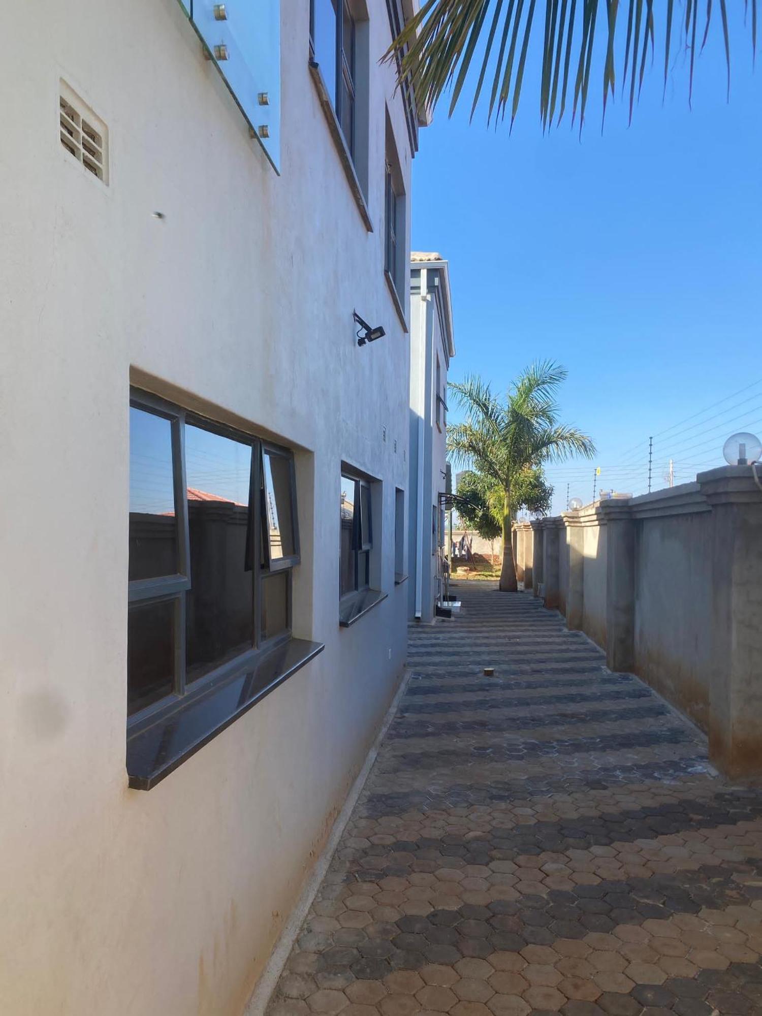 Holiday Villa Harare Bagian luar foto
