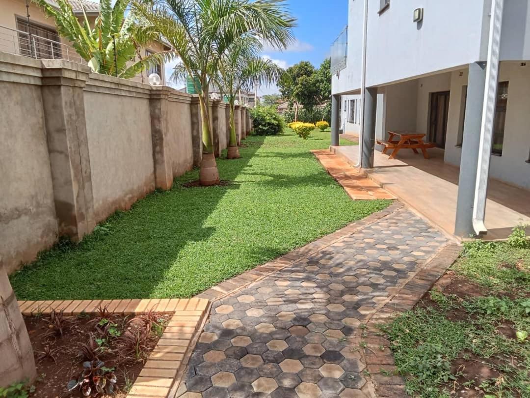 Holiday Villa Harare Bagian luar foto