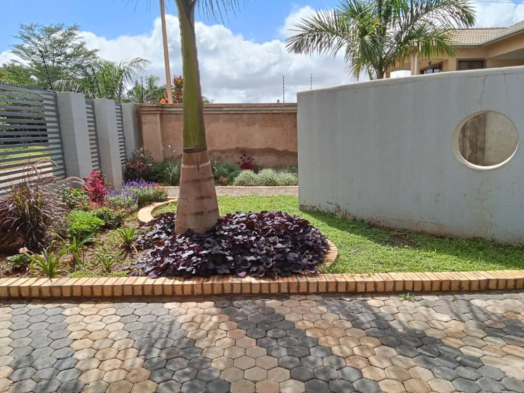 Holiday Villa Harare Bagian luar foto